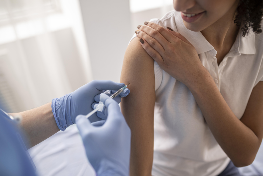 Daniela Quiroga: se está vacunando contra la gripe en todas las salas de la ciudad