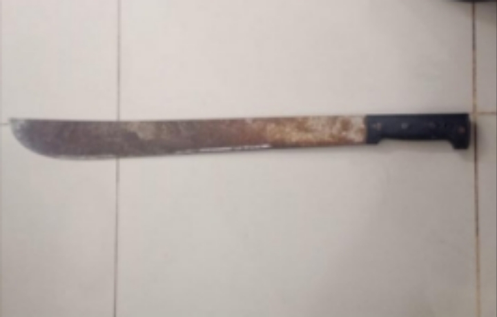 Parte policial: Mujer fue detenida tras herir a su pareja con un machete 