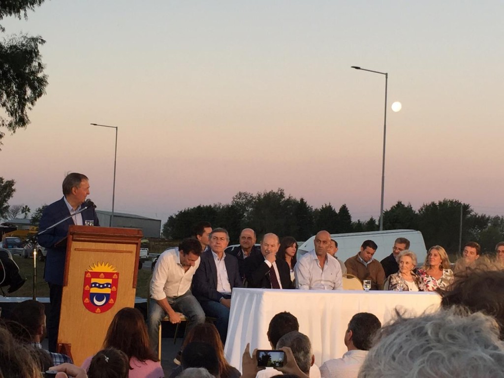 Se Inauguraron las Luminarias Led de la &ldquo;Autov&iacute;a Eduardo C&eacute;sar Angel&oacute;z&rdquo;, comprendida entre R&iacute;o Tercero y Almafuerte.