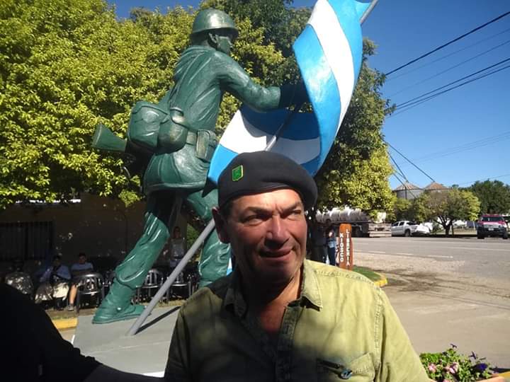 Homenaje a los Veteranos y Ca&iacute;do en Malvinas hoy a las 00 un minuto de aplausos y ma&ntilde;ana se pide poner una bandera en Homenaje a nuestros h&eacute;roes. 