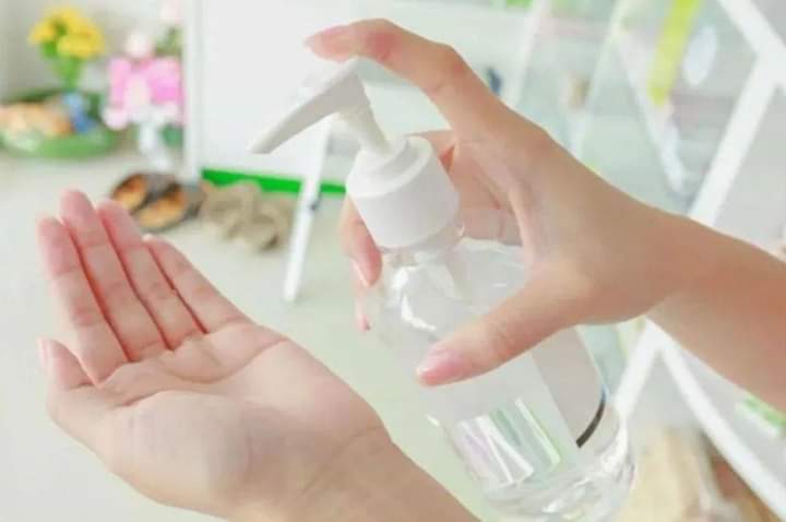 El Gobierno p&uacute;blico nuevos precios m&aacute;ximos para alcohol en gel y barbijos, tambi&eacute;n se retrotrajo el precio de mascarillas y term&oacute;metros