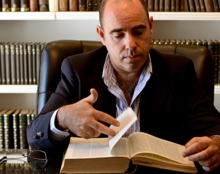 CARLOS RIOS En Bs. As. los mayores de 70 a&ntilde;os tendr&iacute;an que salir con un permiso. "No ser&iacute;a contitucional"