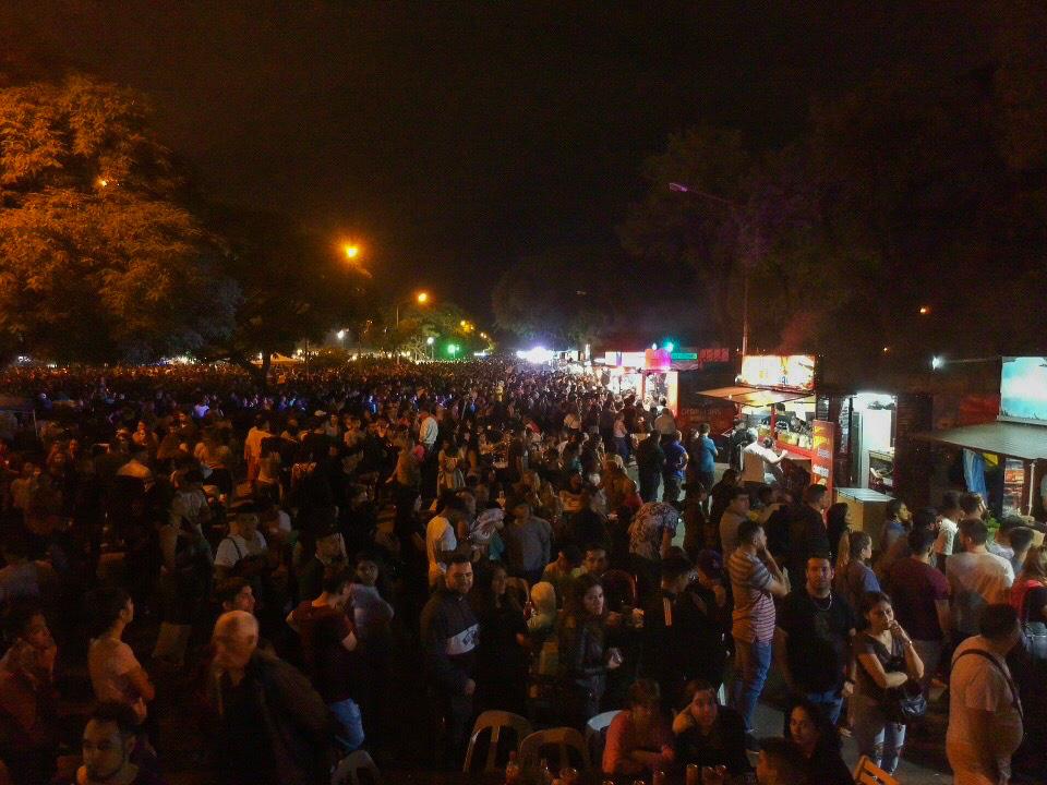 Más de 110 mil personas en el festival del humor y el choripán en Córdoba