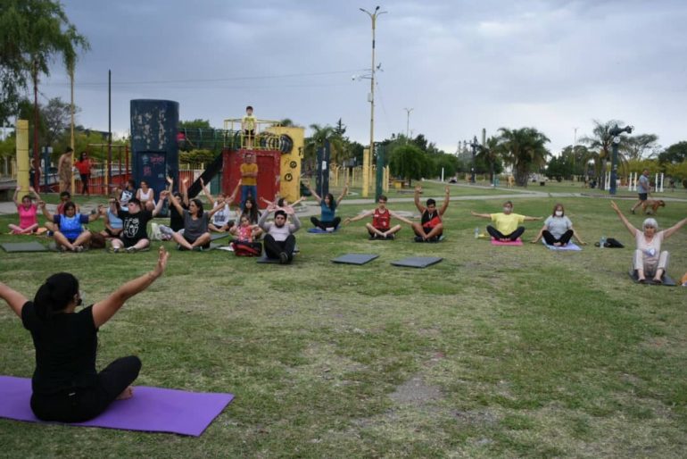 ESTE SÁBADO CLASE DE YOGA EN PLAZA ESPERANZA