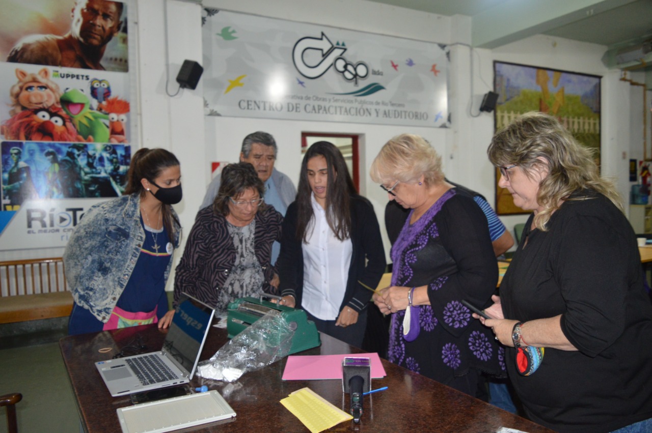 SE BRINDÓ EN LA COOPERATIVA EL TALLER DE INICIACIÓN A LA LECTO-ESCRITURA BRAILLE