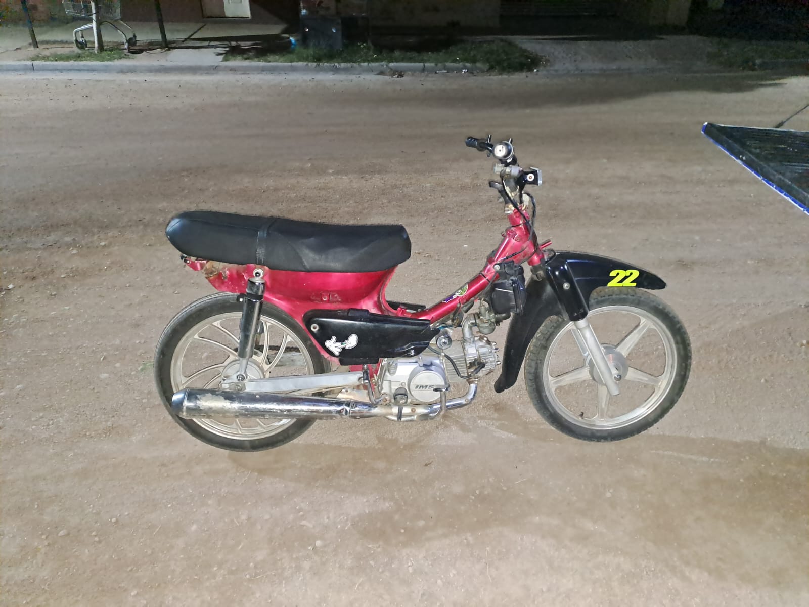 PARTE POLICIAL: SE SECUESTRO UNA MOTOCICLETA POR NO TENER LA DOCUMENTACIÓN, ESPEJOS, NI PATENTE