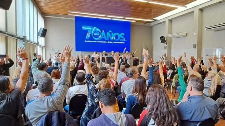 UEPC ACEPTÓ LA OFERTA DEL GOBIERNO
