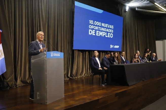 Schiaretti lanzó el programa XMÍ con 10.000 oportunidades de empleo y formación