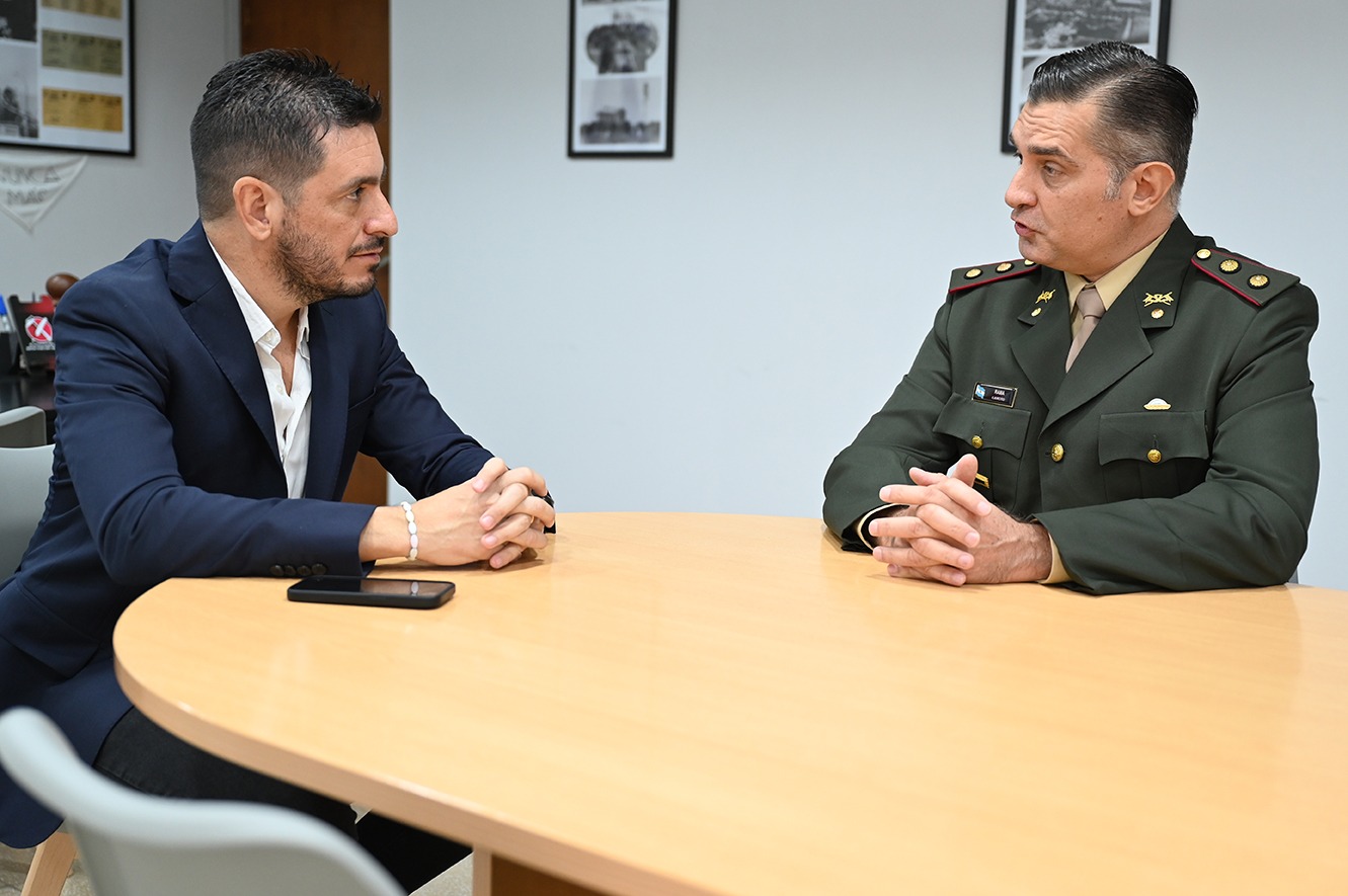 Encuentro entre el Sr Intendente y el Director de Fábrica Militar Río Tercero