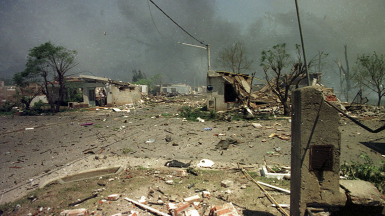 Comienzan a pagar las indemnizaciones pendientes por las explosiones de 1995