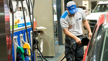 YPF anunció que baja los precios de la nafta y gasoil un 4%
