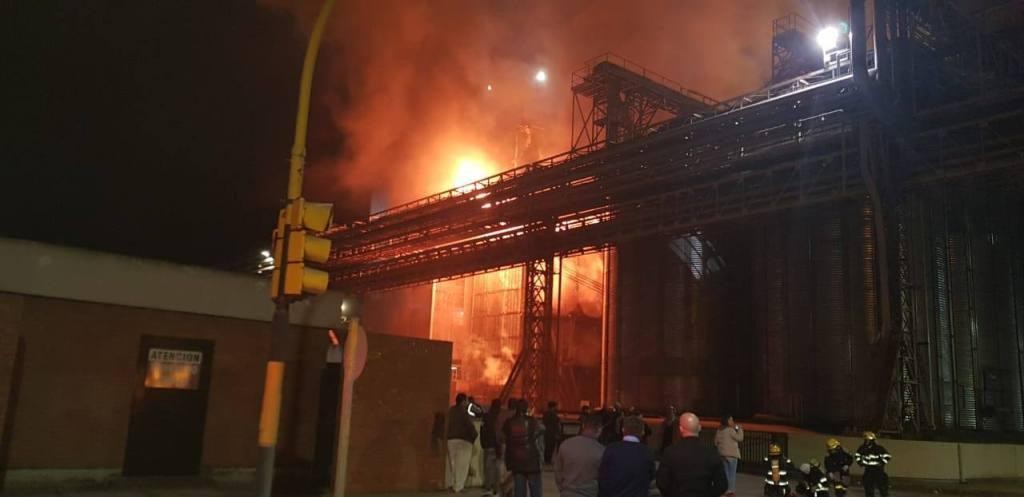 Incendio en la Aceitera General Deheza