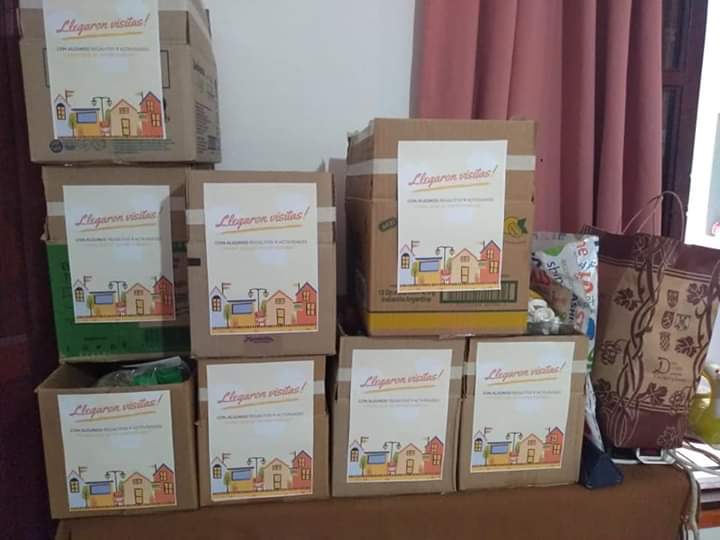 Julieta  Berardo: "esta idea de las cajas sorpresas fueron un lindo estimulo y motivaci&oacute;n para los estudiantes"