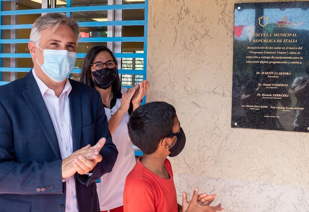 LLARYORA AVANZA CON LA CONSTRUCCIÓN DE 51 AULAS EN ESCUELAS MUNICIPALES DE LA CIUDAD DE CÓRDOBA