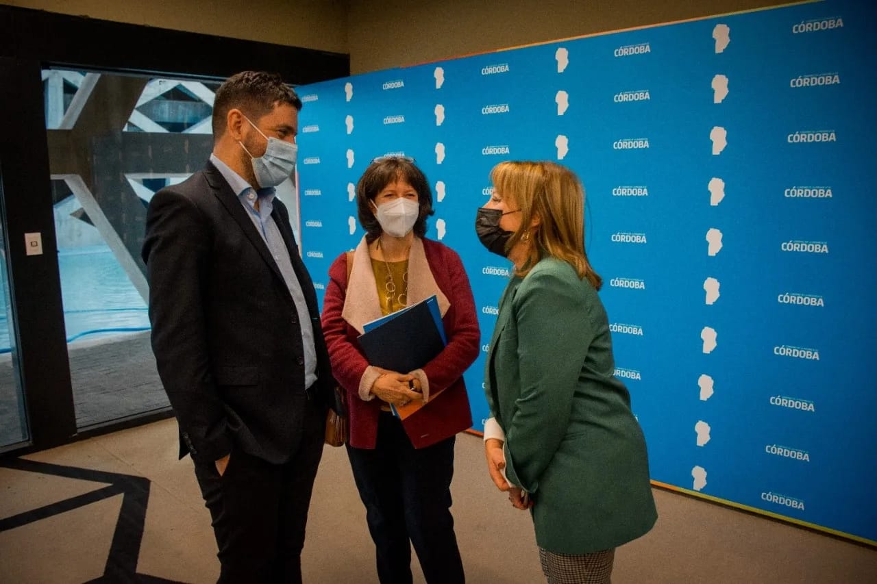 FIRMA DE CONVENIO ENTRE EL MUNICIPIO, DEFENSORÍA DE NIÑEZ Y ADOLESCENCIA Y UNICEF
