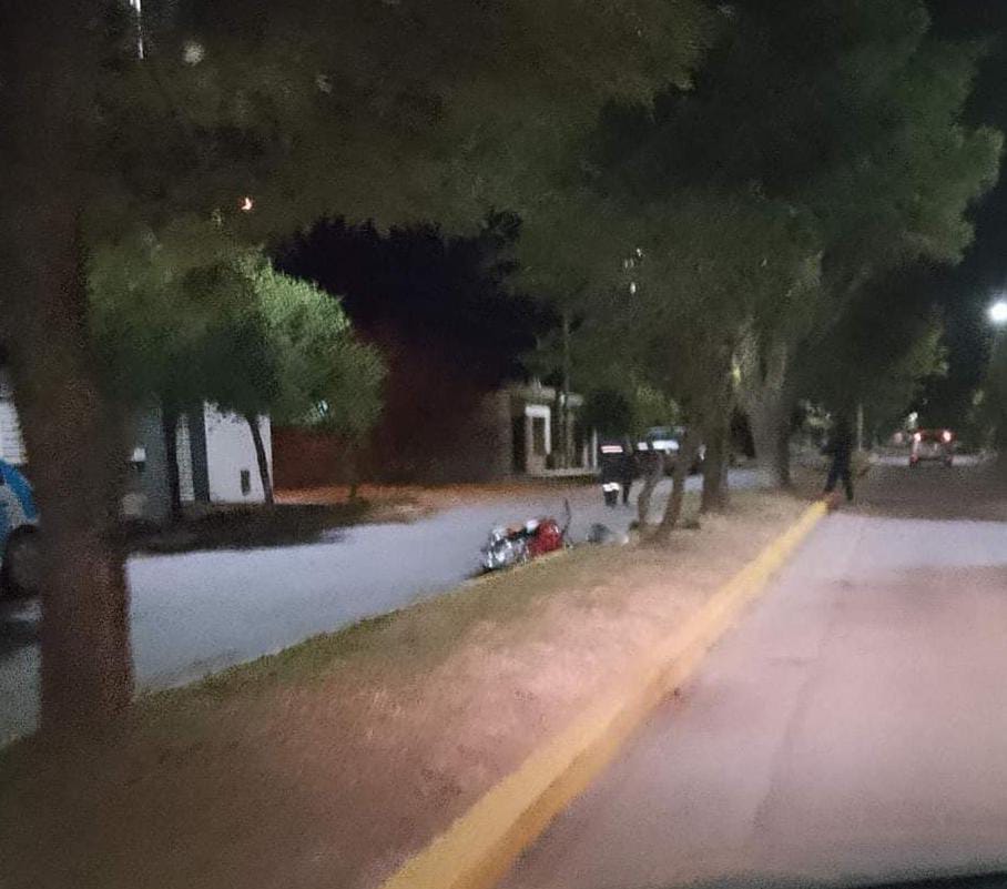 ACCIDENTE DE TRÁNSITO EN AV. IRIGOYEN, UN JOVEN DE 22 AÑOS SE ENCUENTRA INTERNADO EN ESTADO GRAVE 