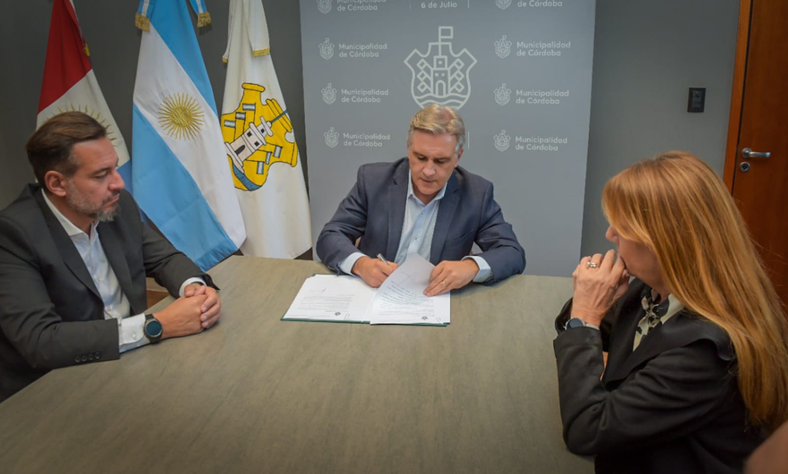 LLARYORA IMPULSA LA LICENCIA DE CONDUCIR DIGITAL PARA LA CIUDAD DE CÓRDOBA