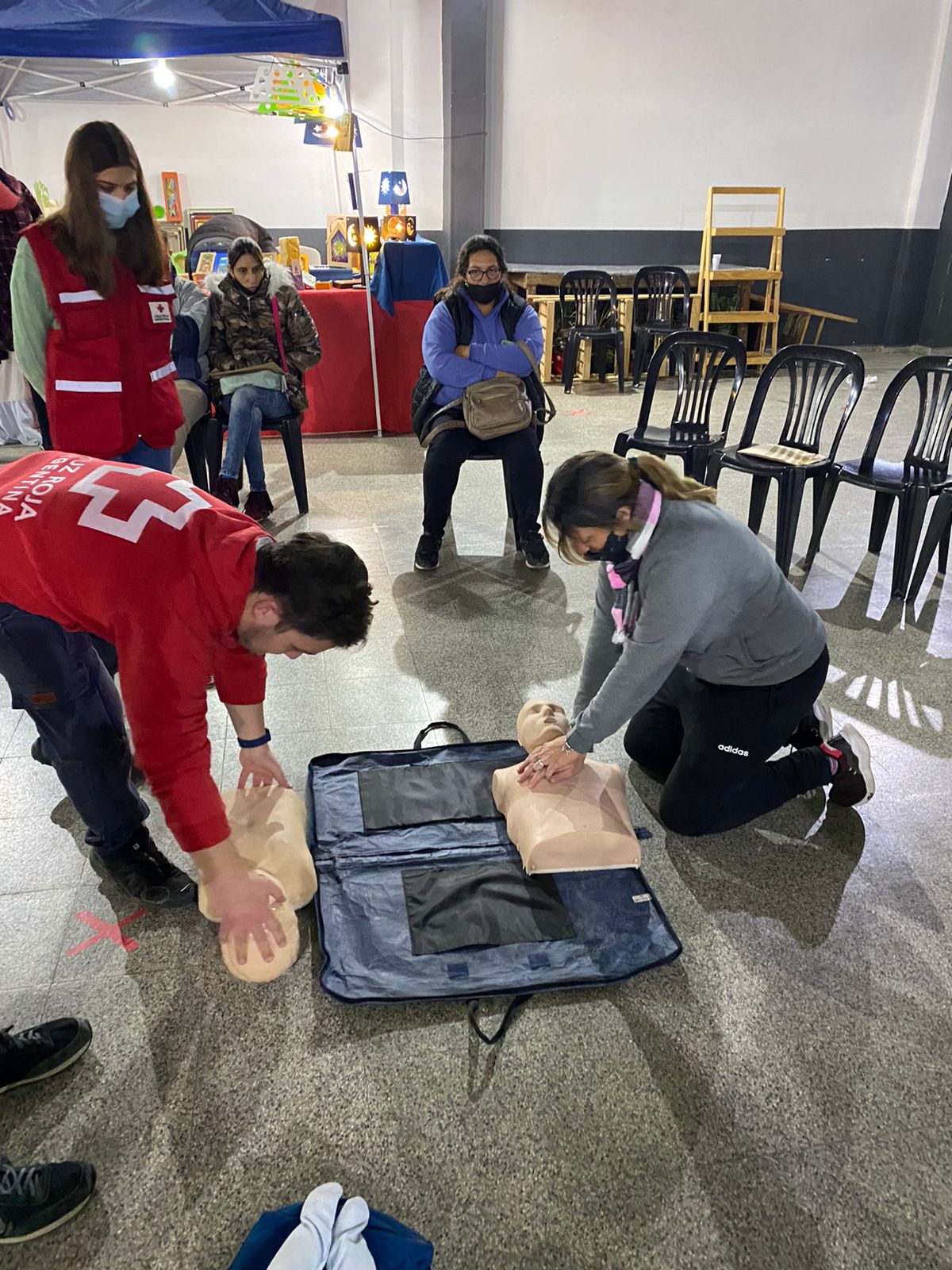 LA JUVENTUD RADICAL Y LA CRUZ ROJA BRINDARON UN CURSO DE RCP BÁSICO