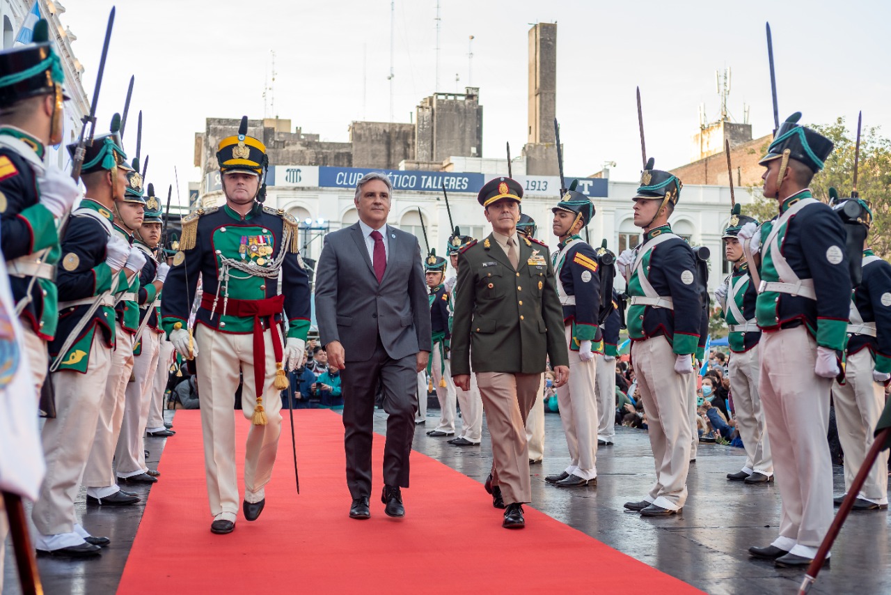 *LLARYORA ENCABEZÓ EL CAMBIO DE GUARDIA EN EL CABILDO DE LA CIUDAD*