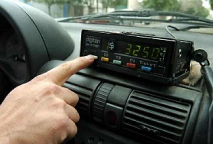 TAXISTAS PIDEN UN 35 POR CIENTO DE AUMENTO EN LA BAJADA DE BANDERA