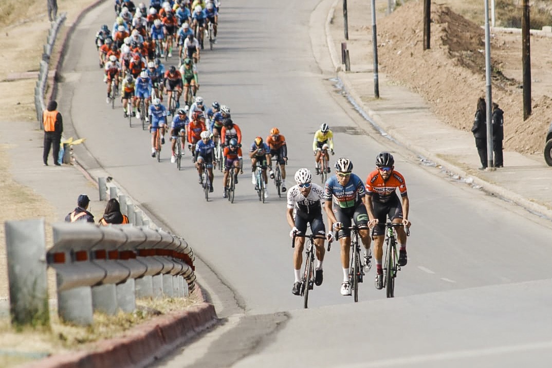 La Vuelta Ciclística fue un éxito: *Una fiesta del deporte*, dijo Llaryora
