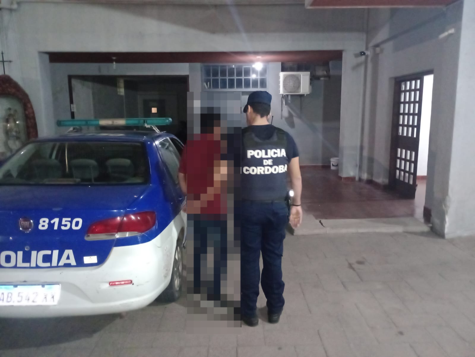 PARTE POLICIAL: DETIENEN A MASCULINO DE CÓRDOBA POR SUSTRAER LATAS DE CERVEZAS DE UN LOCAL COMERCIAL 