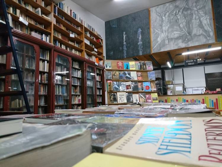 LA BIBLIOTECA URQUIZA ADQUIRIÓ 240 NUEVAS OBRAS EN LA FERIA DEL LIBRO
