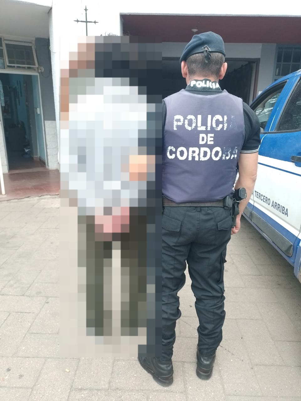 PARTE POLICIAL: DETIENEN A UN MASCULINO DE 18 AÑOS POR FORZAR LA PUERTA DE UN LOCAL