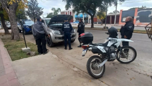 Parte policial: Masculino fue detendio por circular en una camioneta que tenia el chasis adulterado y pedido de secuestro 