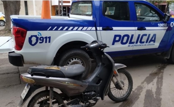 Parte policial: Hallan moto robada estacionada en calle San Martín de Río Tercero