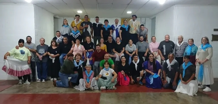 Con el bombo y la danza en alto, Leo Albornoz llevará nuestras raíces al Patio del Indio Froilán