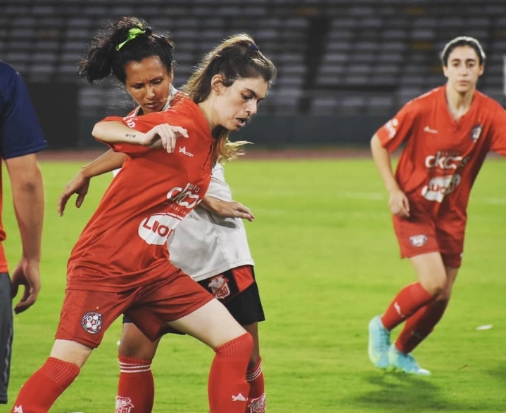 Todavía nos falta crecer como sociedad: Naty Acosta y una mirada honesta sobre el fútbol femenino