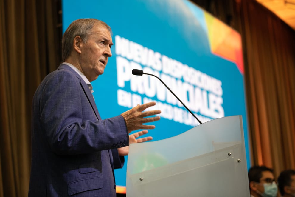 Schiaretti pidió a la población disminuir la circulación y que se inscriba para recibir la vacuna