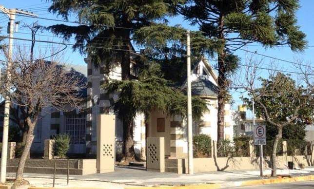 El Concejo Deliberante, por unanimidad, ratificó la condonación del costo de la Obra de adoquinado de Barrio Castagnino, anunciada por el Intendente Marcos Ferrer días atrás.