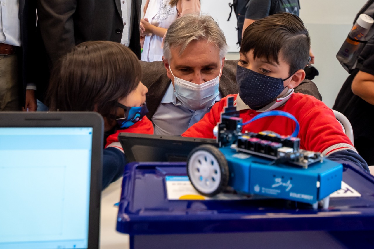 ESTUDIANTES DE LAS ESCUELAS DE LA MUNICIPALIDAD DE CÓRDOBA ACCEDERÁN A CONTENIDOS PARA EL DESARROLLO DE HABILIDADES TECNOLÓGICAS Y DIGITALES