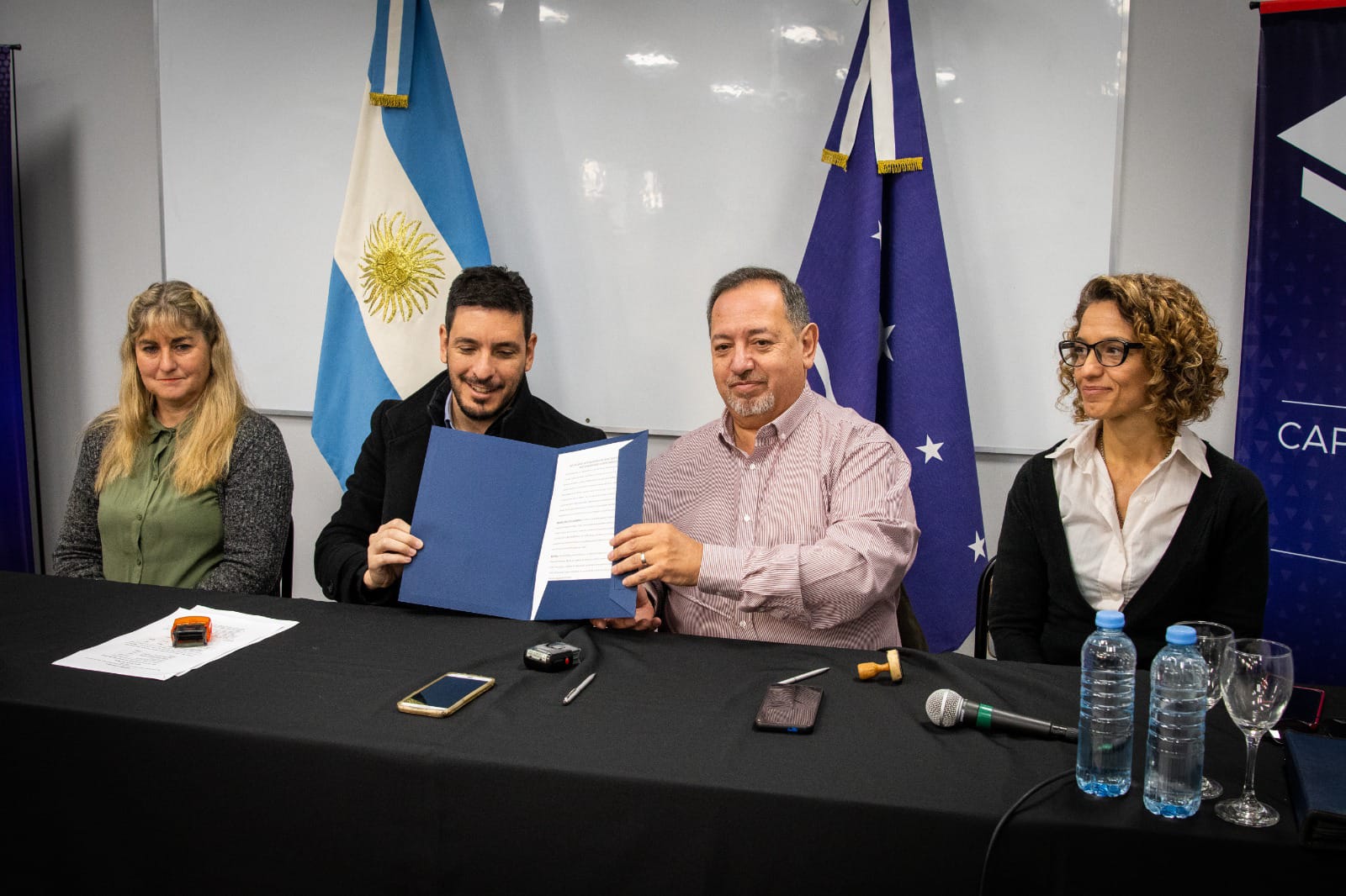 EL MUNICIPIO REALIZÓ LA FIRMA DEL CONVENIO PARA ACOMPAÑAR A TERMINAR LA PRIMARIA Y SECUNDARIA