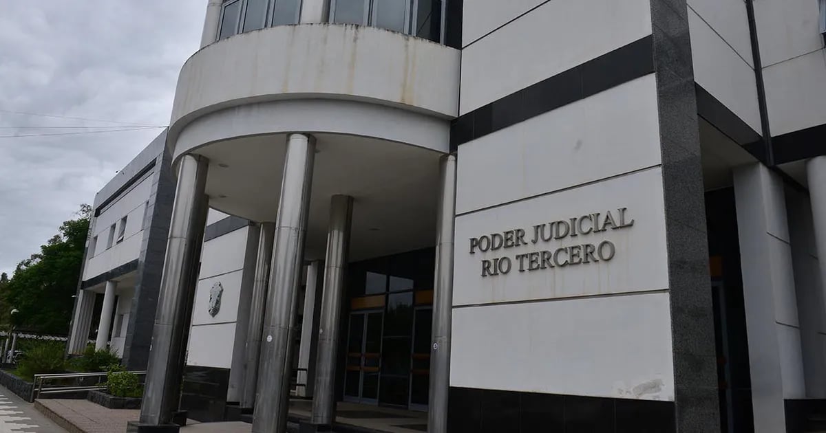 Un entrenador detenido por abusar de una niña de 14 años