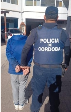 Parte policial: Lo sorprendieron saltando una tapia y fue detenido