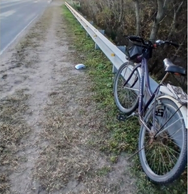 Una camioneta rozó a un ciclista en el Puente Negro: hubo un hombre de 86 años resultó herido