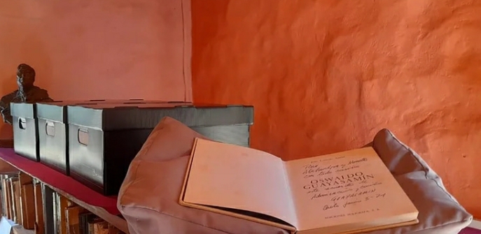 NOTICIAS + IVA: LOS LIBROS DE ATAHUALPA YUPANQUI SERÁN DIGITALIZADOS 