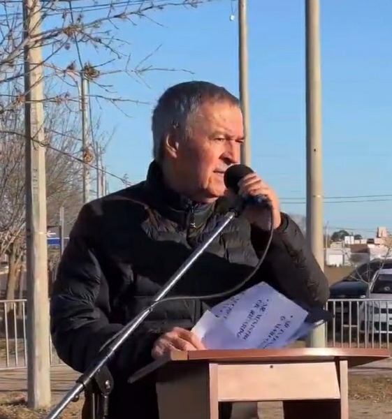 EL GOBERNADOR JUAN SCHIARETTI ANUNCIÓ LA CREACIÓN DE UNA CANCHA POLIDEPORTIVA EN BARRIO MONTE GRANDE 