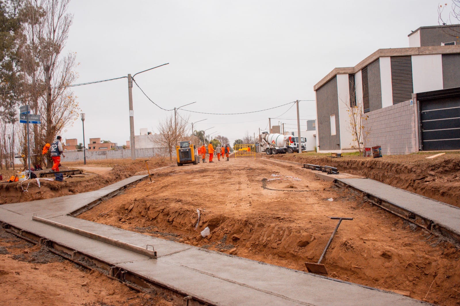 EL MUNICIPIO AVANZA EN LA REALIZACIÓN DEL CORDÓN CUNETA EN BARRIO VILLA ZOILA
