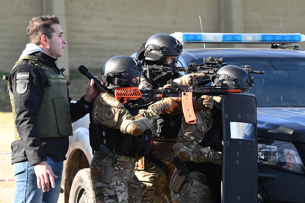 ESTÁ EN MARCHA LA CAPACITACIÓN EN USO DE ARMAS NO LETALES PARA LA POLICÍA 