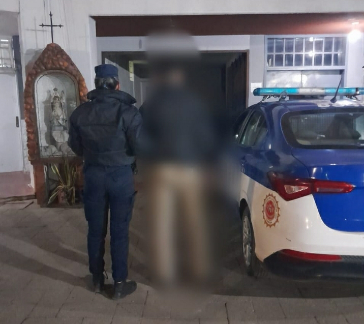 PARTE POLICIAL: DAÑO, SECUESTRO Y APREHENSIÓN DE UN JOVEN DE 18 AÑOS EN BARRIO CERINO