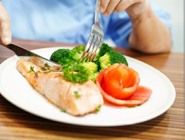 Melina Comba: los adultos deben consumir proteínas, calcio, vitaminas D y Omega 3