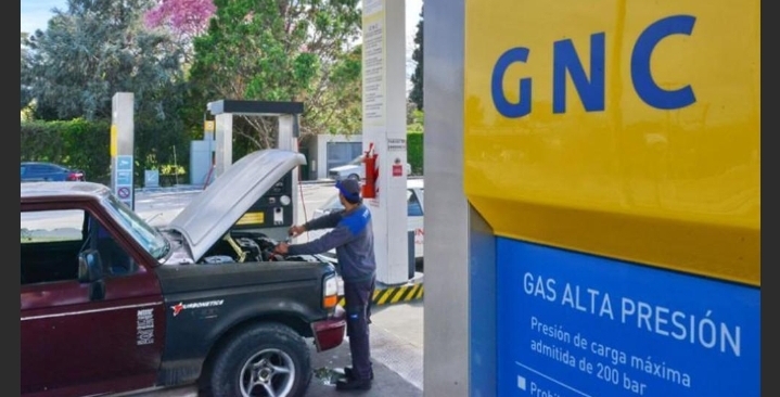 Interrumpen por un día el expendio de GNC para garantizar el abastecimiento en los hogares