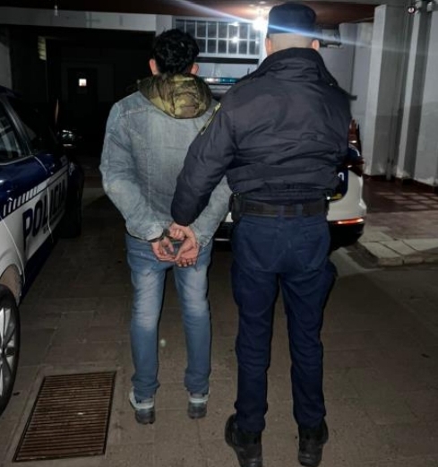 Parte policial: Fue detenido tras arrojar una bicicleta y querer entrar a una casa