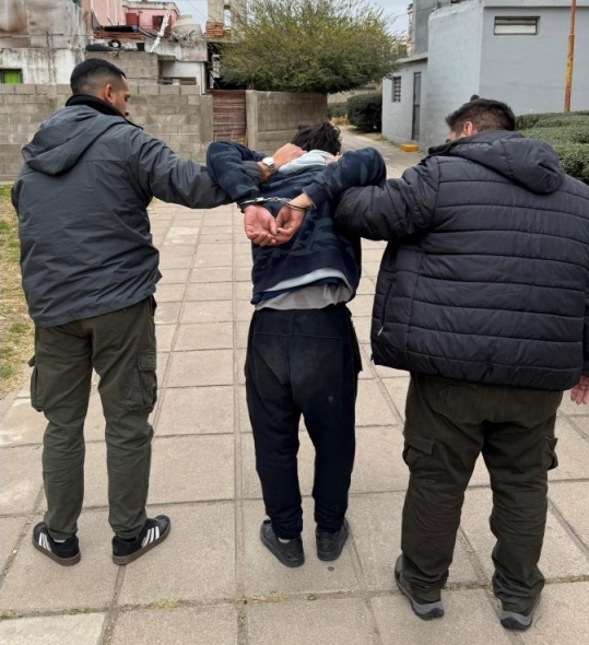 Parte policial: Entró a una casa, escapó a otra y terminó detenido 