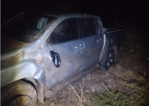 Camioneta dio varios tumbos en la Ruta S-253: viajaban padre e hijo