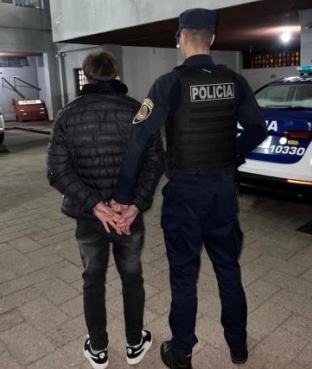Parte policial: Masculino fue detenido por seguir y robarle el celular a su ex pareja